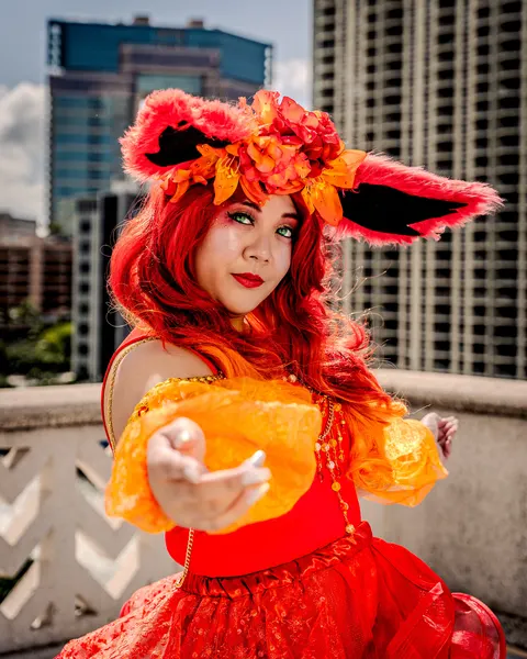 Cosplay — red fox, reach