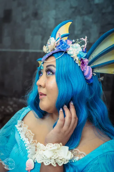 Cosplay — blue aquatic, profile