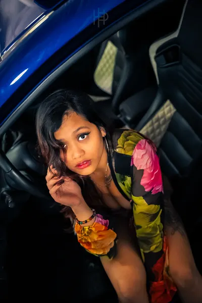 Editorial — interior, lean